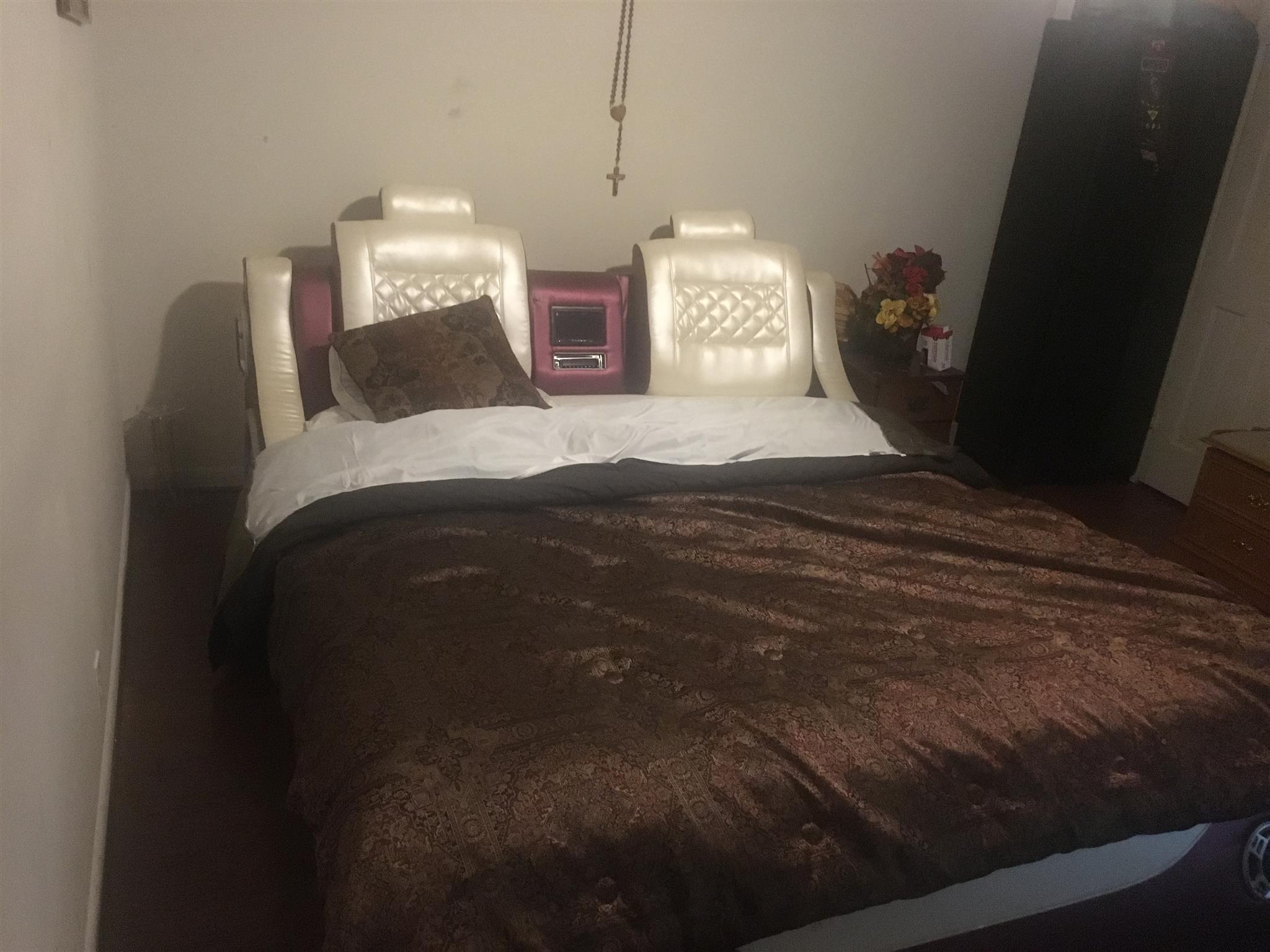 2907 Anderson Road Nashville, TN 37217 - Photo 5 of 12 a bedroom with a bed and a lamp on table