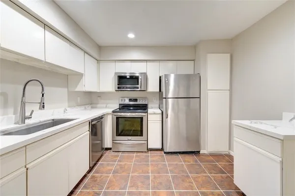 $123,999 | 16800 Sugar Pine Drive, Unit D 28, Houston, TX 77090