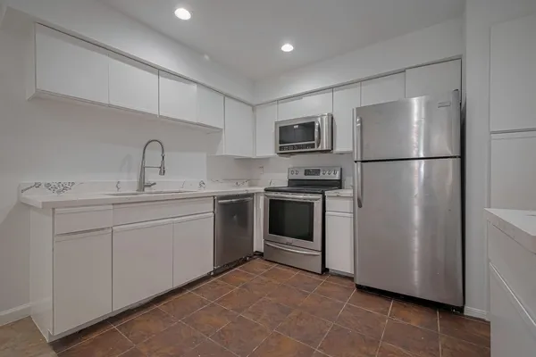$123,999 | 16800 Sugar Pine Drive, Unit D 28, Houston, TX 77090