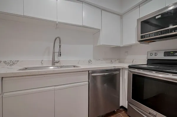 $123,999 | 16800 Sugar Pine Drive, Unit D 28, Houston, TX 77090