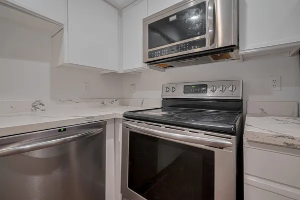 $123,999 | 16800 Sugar Pine Drive, Unit D 28, Houston, TX 77090