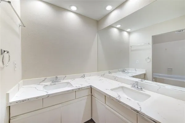 $123,999 | 16800 Sugar Pine Drive, Unit D 28, Houston, TX 77090