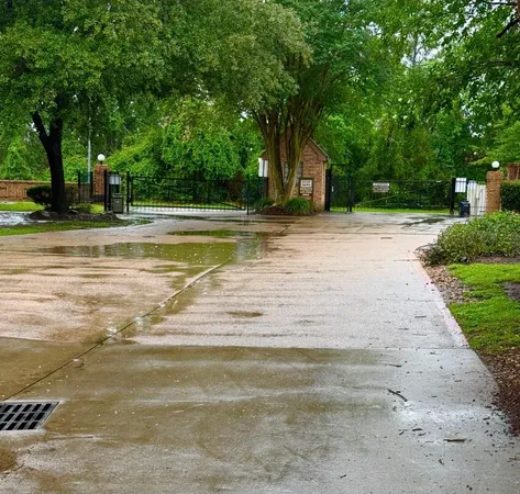 $123,999 | 16800 Sugar Pine Drive, Unit D 28, Houston, TX 77090