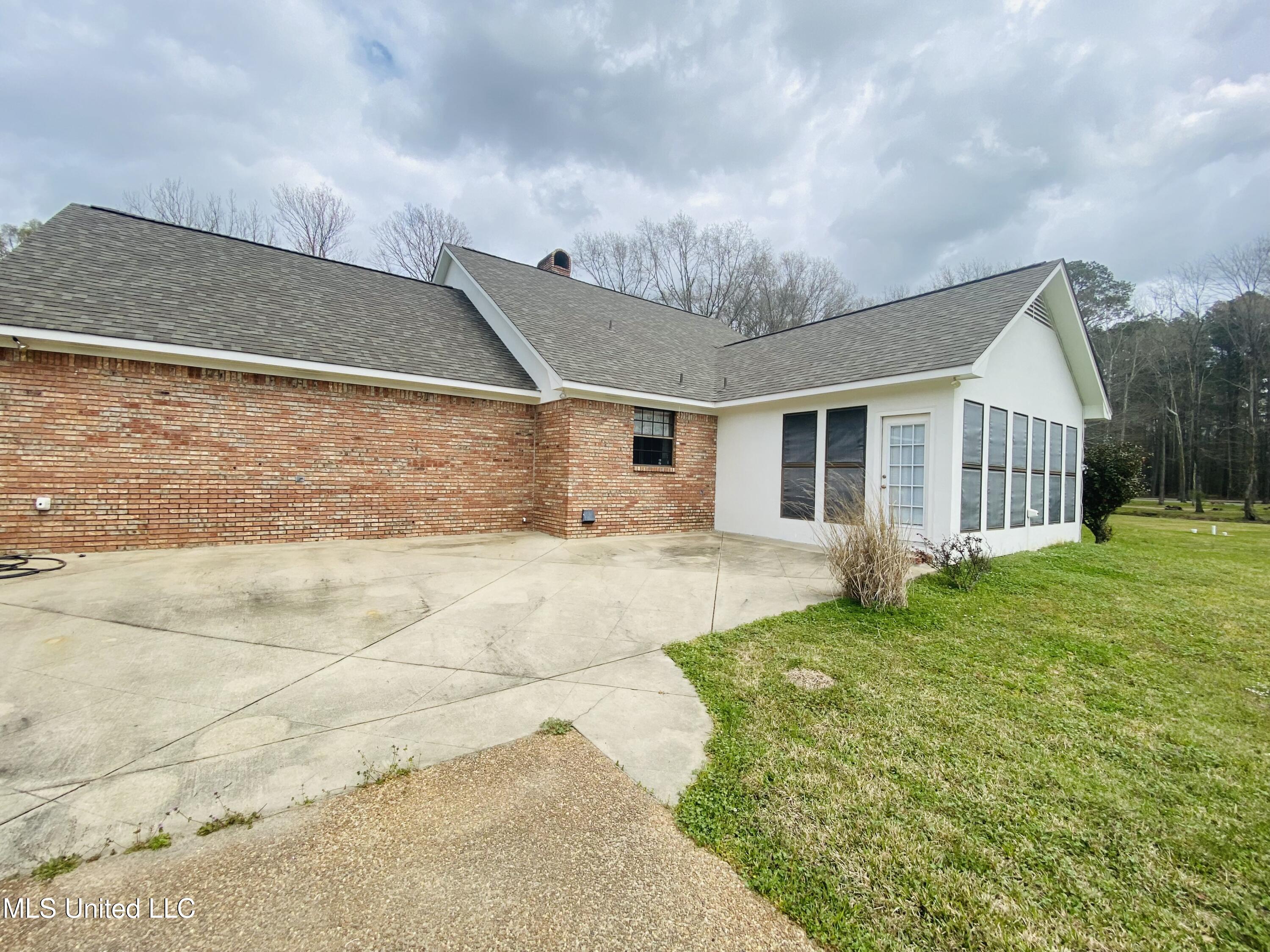 543 North Spring Lake Circle Terry, MS 39170 - Photo 65 of 70 IMG_2090