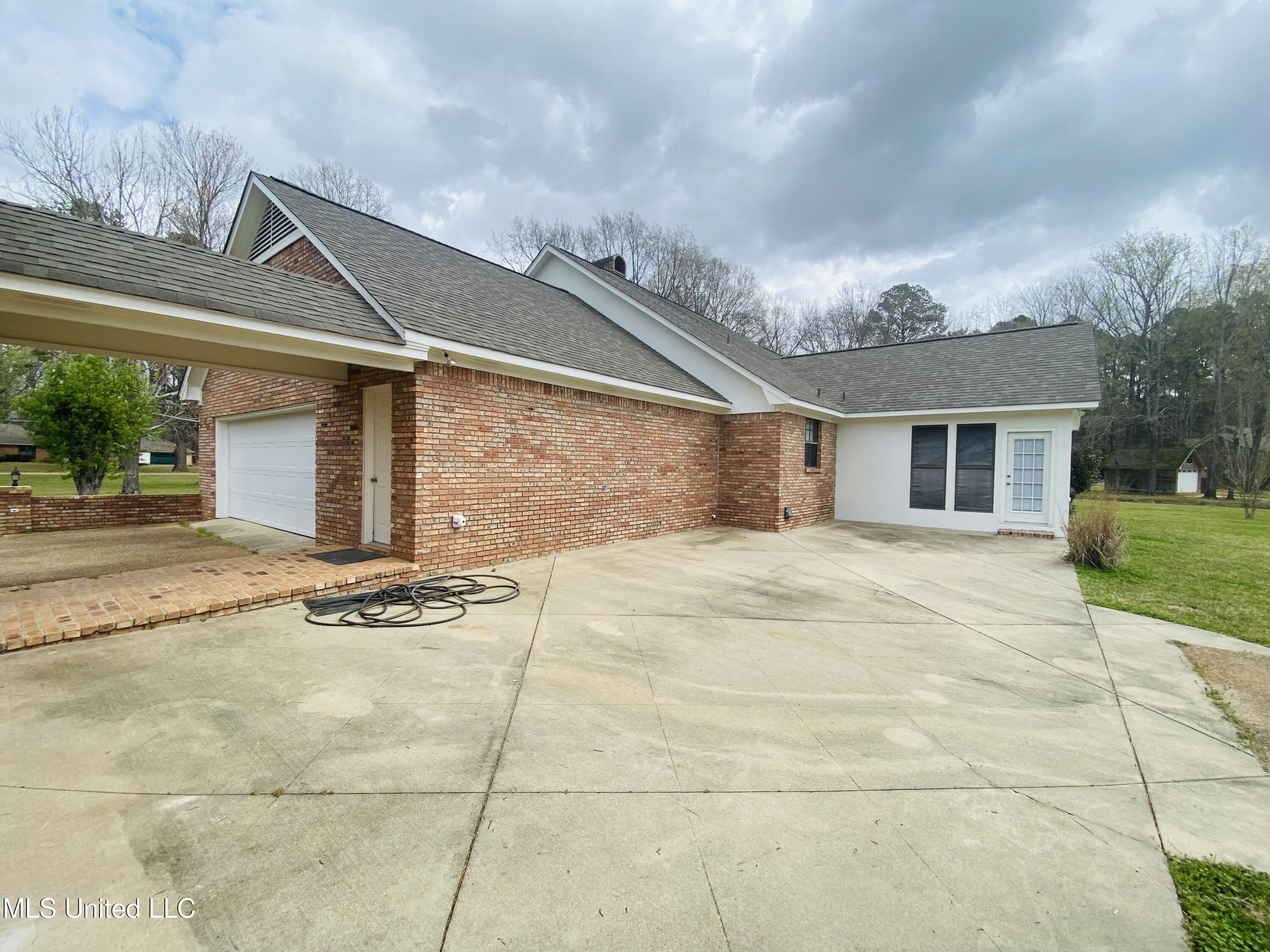 543 North Spring Lake Circle Terry, MS 39170 - Photo 66 of 70 IMG_2084