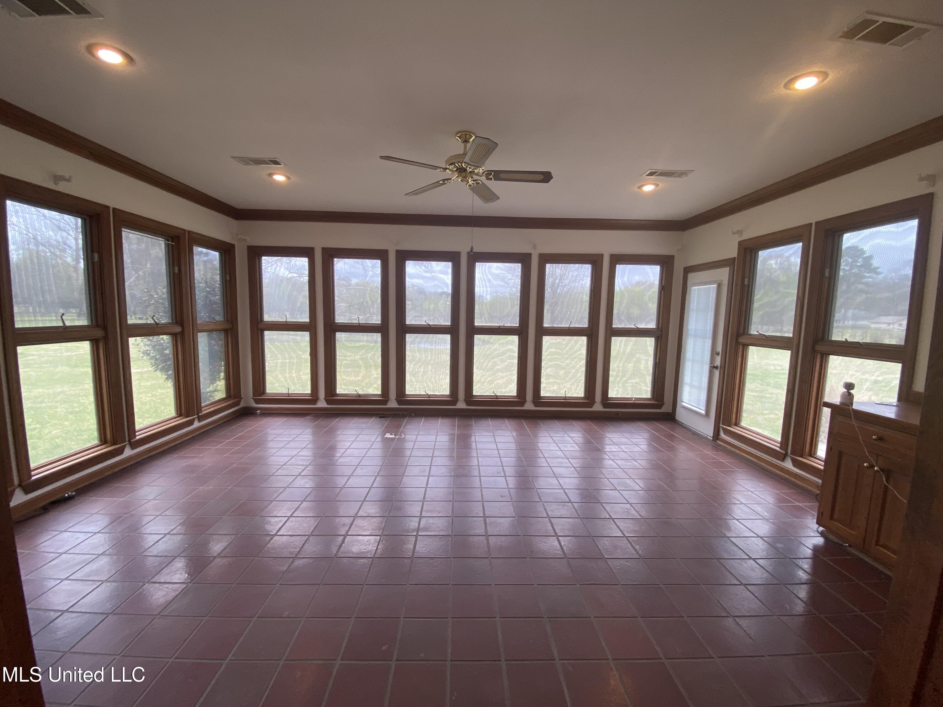 543 North Spring Lake Circle Terry, MS 39170 - Photo 8 of 70 IMG_2097