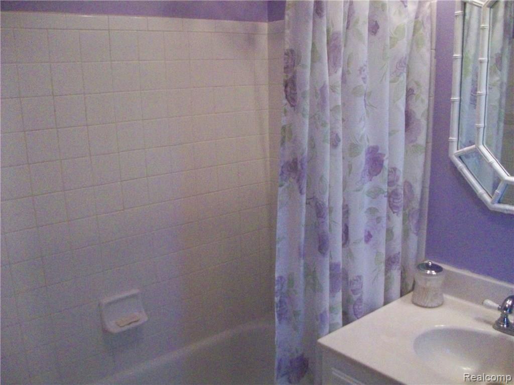 420 Mack Road Leonard, MI 48367 - Photo 22 of 37 100_2397.JPG