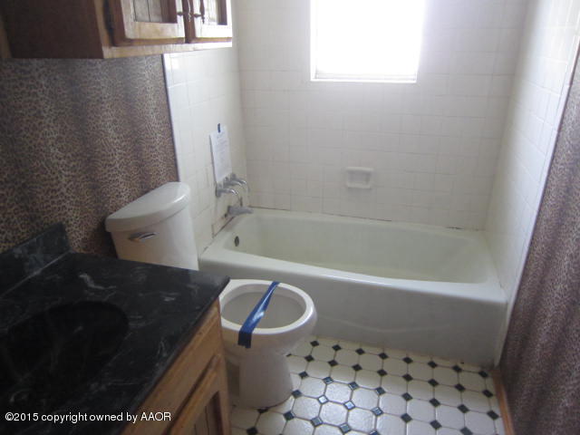 4206 Gary Lane Amarillo, TX 79110 - Photo 16 of 23 hall bathrm