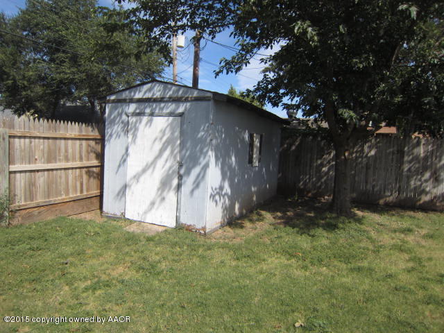 4206 Gary Lane Amarillo, TX 79110 - Photo 8 of 23 storage