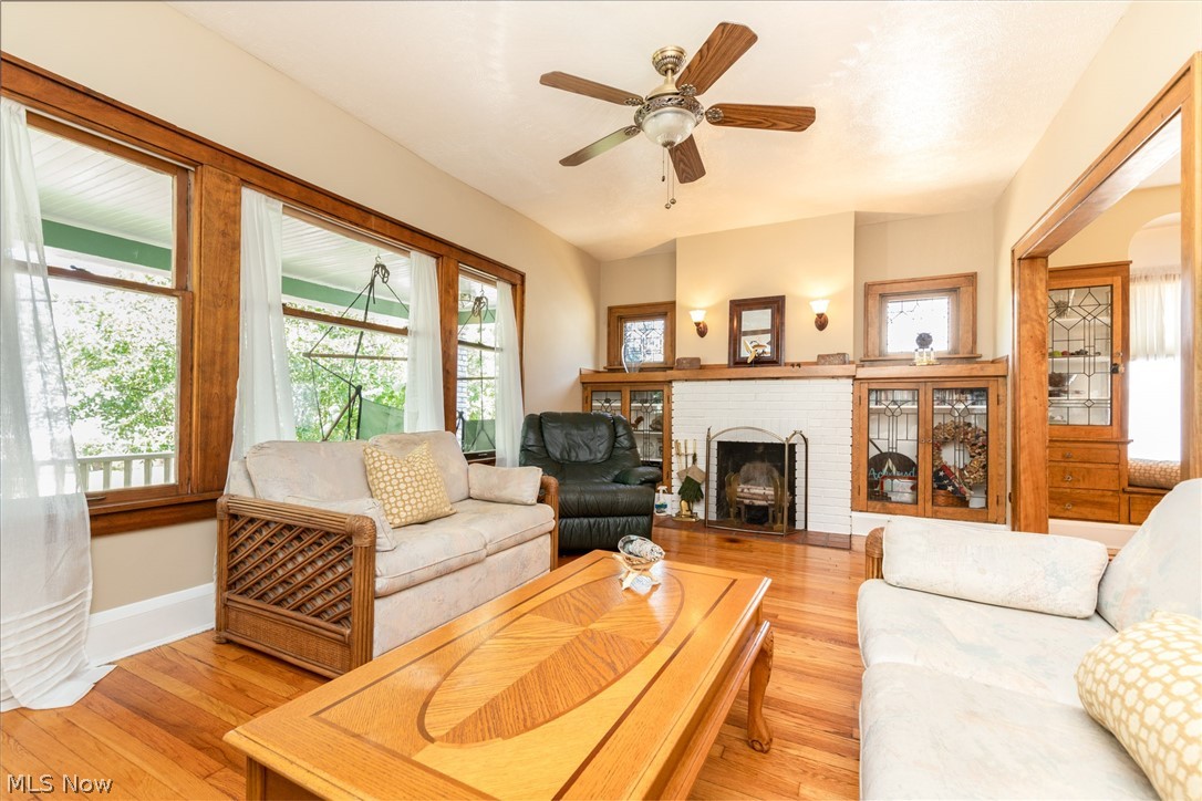 1411 Gordon Road Lyndhurst, OH 44124 - Photo 4 of 35