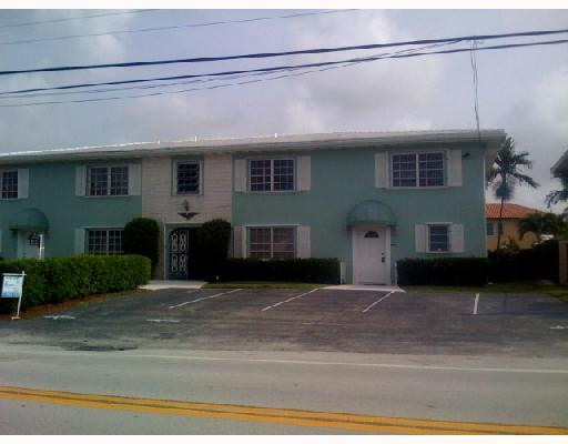 2421 Northeast 36th Street, Unit 4 Lighthouse Point, FL 33064 - Photo 1 of 1 Exterior Front