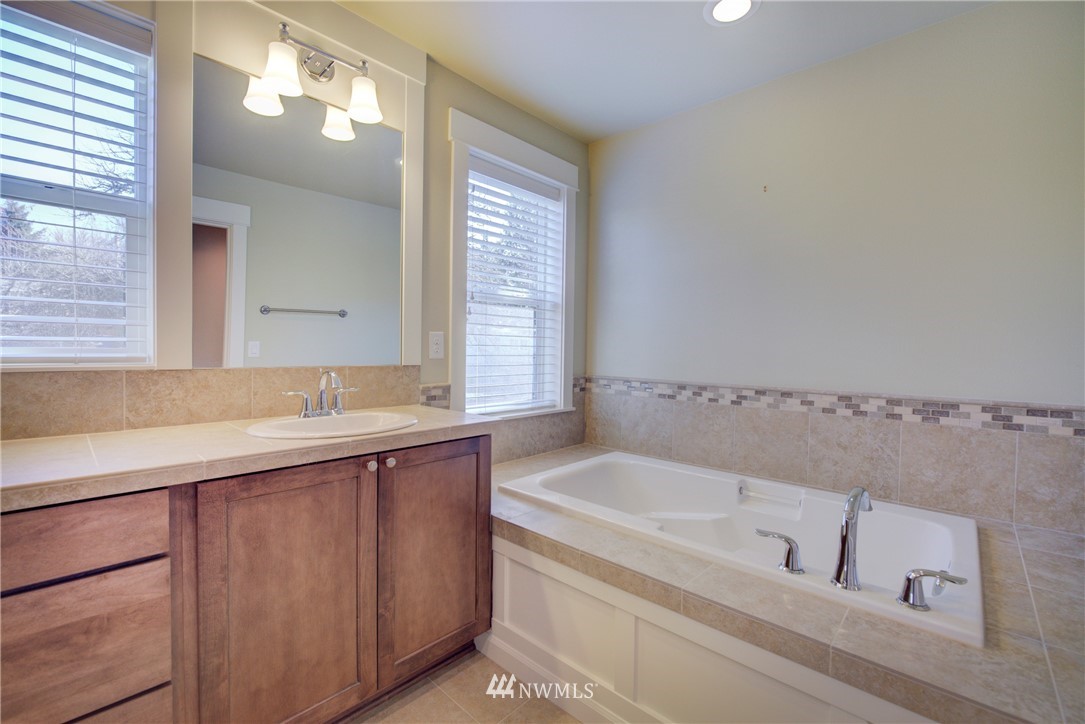 5612 Northeast 5th Circle Renton, WA 98059 - Photo 13 of 21