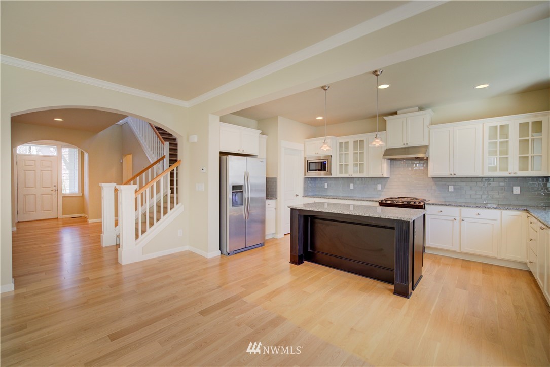 5612 Northeast 5th Circle Renton, WA 98059 - Photo 6 of 21