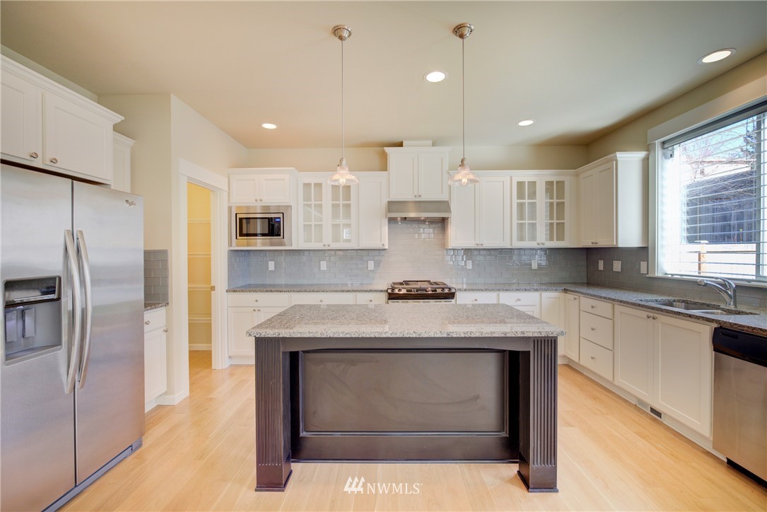 5612 Northeast 5th Circle Renton, WA 98059 - Photo 7 of 21