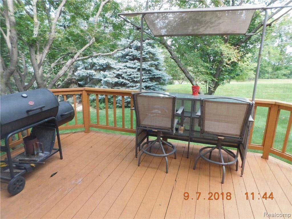 37335 Chesapeake Road Farmington Hills, MI 48335 - Photo 44 of 48