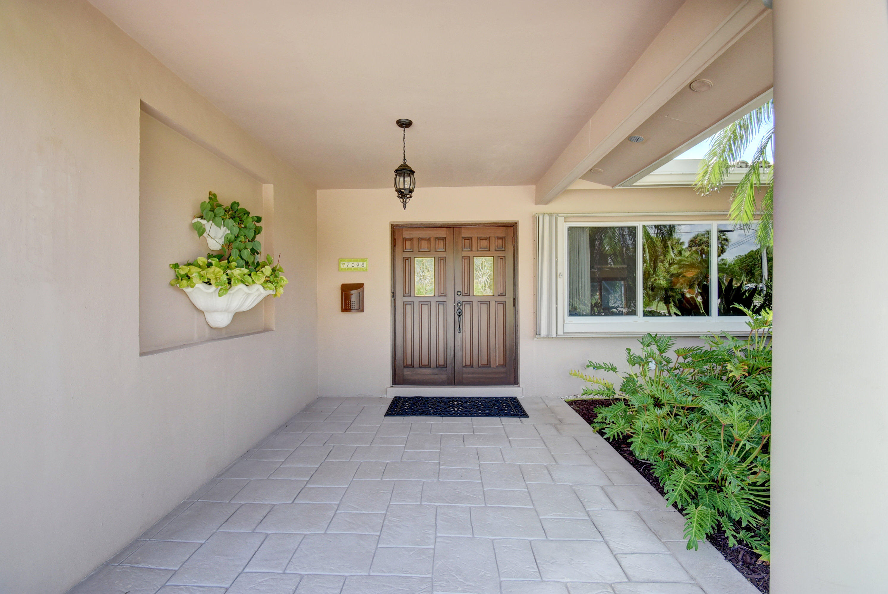 7098 Northeast 7th Avenue Boca Raton, FL 33487 - Photo 5 of 43 Virtuals1 (5)