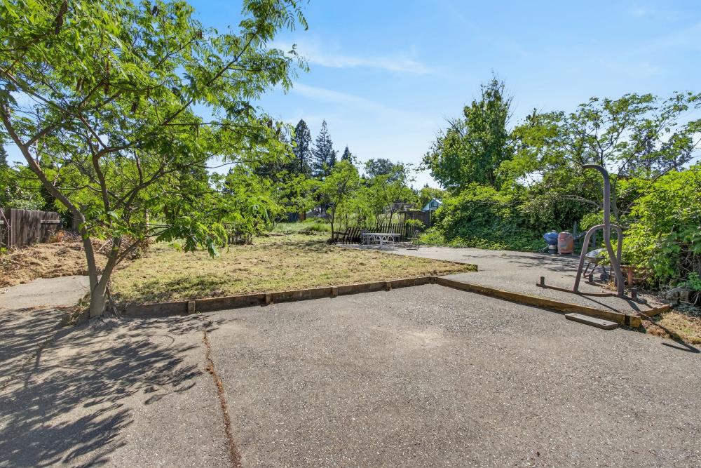 8780 Elm Avenue Orangevale, CA 95662 - Photo 17 of 23 a view of a road with a tree