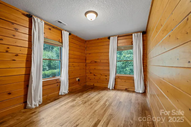 $599,500 | 266 Rhododendron Drive, Saluda, NC 28773