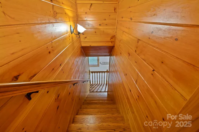 $599,500 | 266 Rhododendron Drive, Saluda, NC 28773