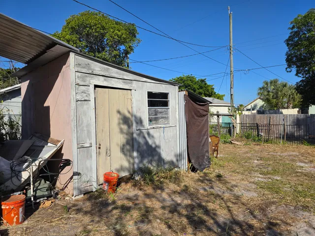 $279,900 | 806 South B Street, Lake Worth Beach, FL 33460