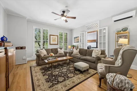 $650,000 | 445 West Fullerton Parkway, Unit 2E, Chicago, IL 60614