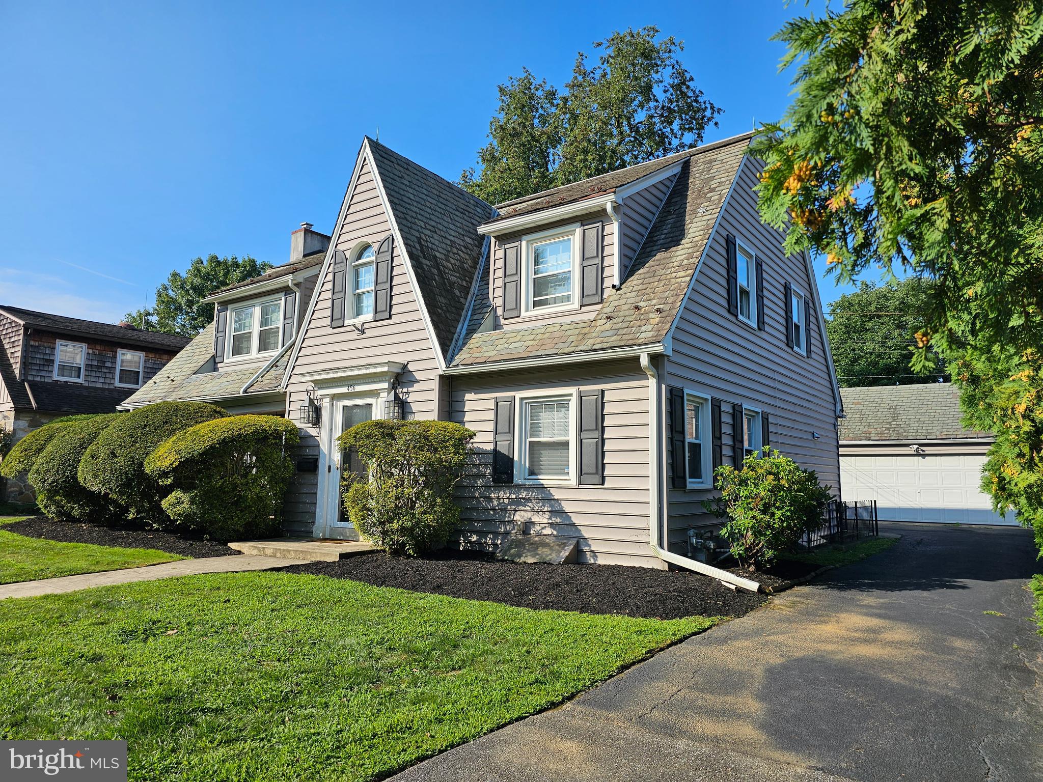 456 Irvington Road Drexel Hill, PA 19026 - Photo 2 of 24