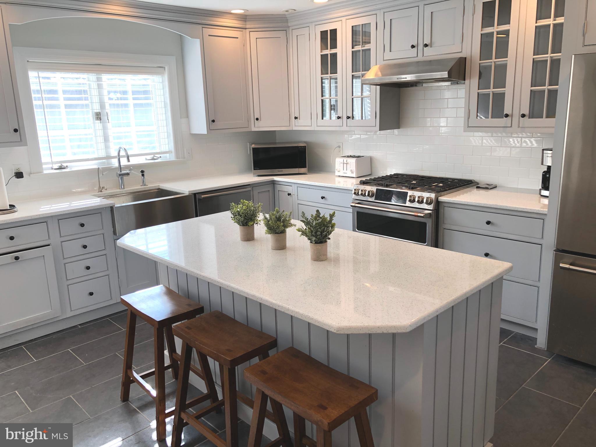 456 Irvington Road Drexel Hill, PA 19026 - Photo 9 of 24 Kitchen Island