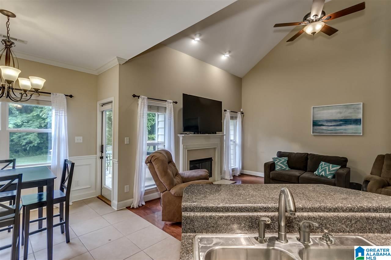932 Valley Circle Leeds, AL 35094 - Photo 10 of 35