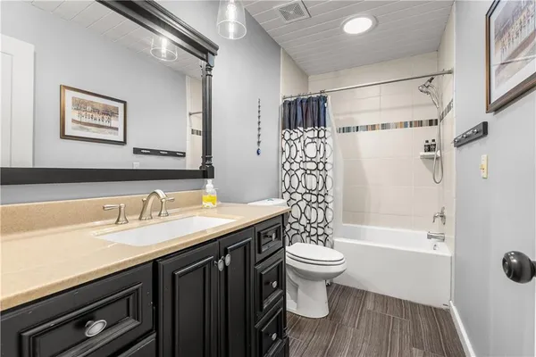 $515,000 | 57 Y St Lake, Lee's Summit, MO 64086