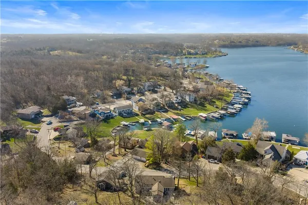 $515,000 | 57 Y St Lake, Lee's Summit, MO 64086