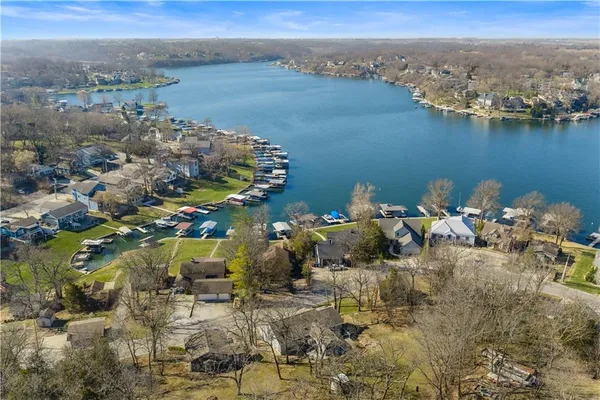 $515,000 | 57 Y St Lake, Lee's Summit, MO 64086