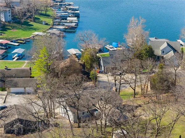 $515,000 | 57 Y St Lake, Lee's Summit, MO 64086