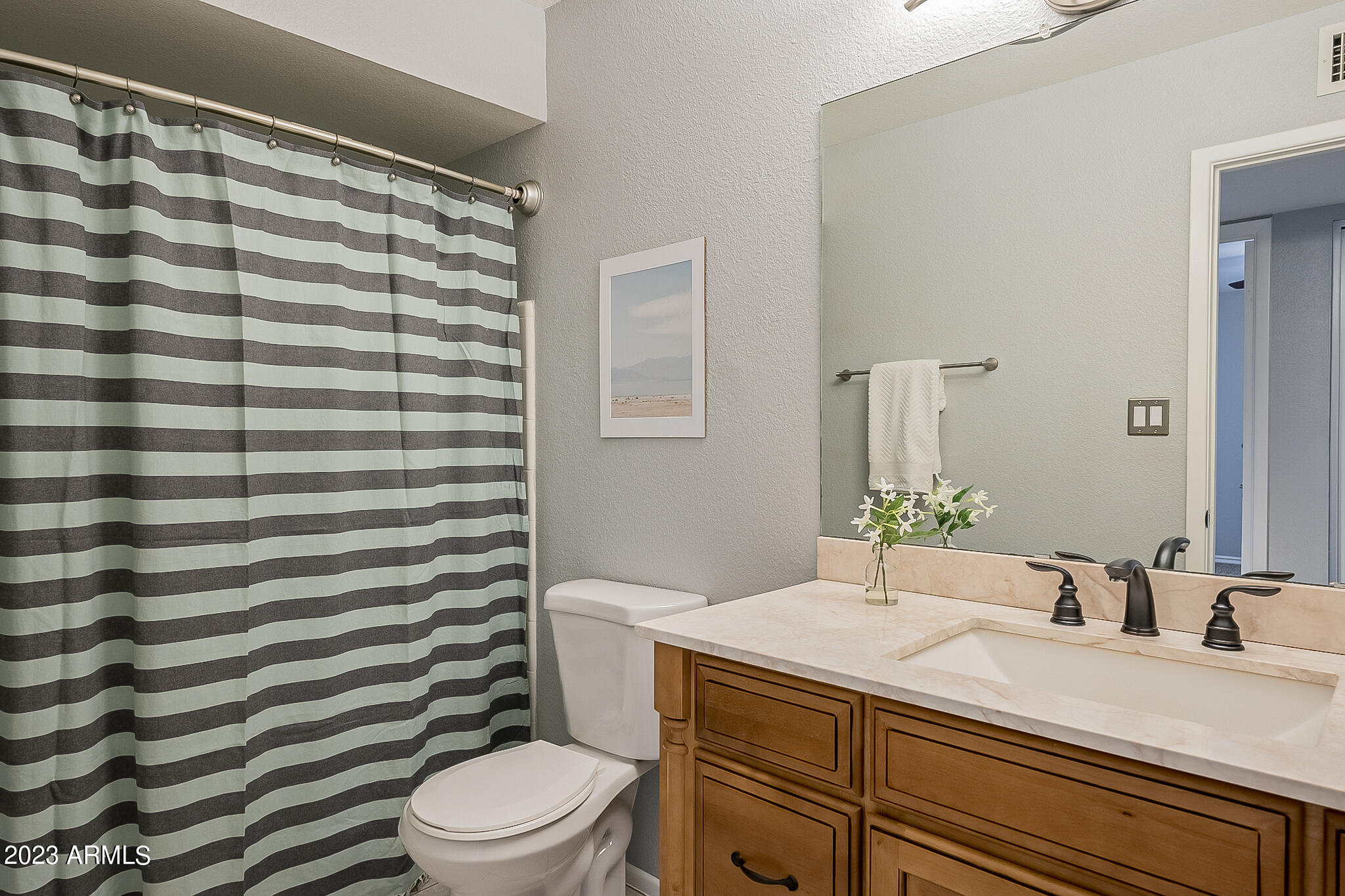 2931 West Lamar Road Phoenix, AZ 85017 - Photo 28 of 34 Hall Full Bath