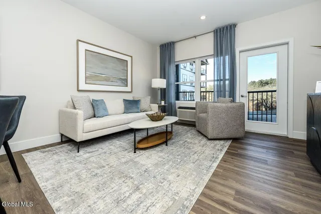 $2,875 | 6051 State Farm Road, Unit 118, Guilderland, NY 12084