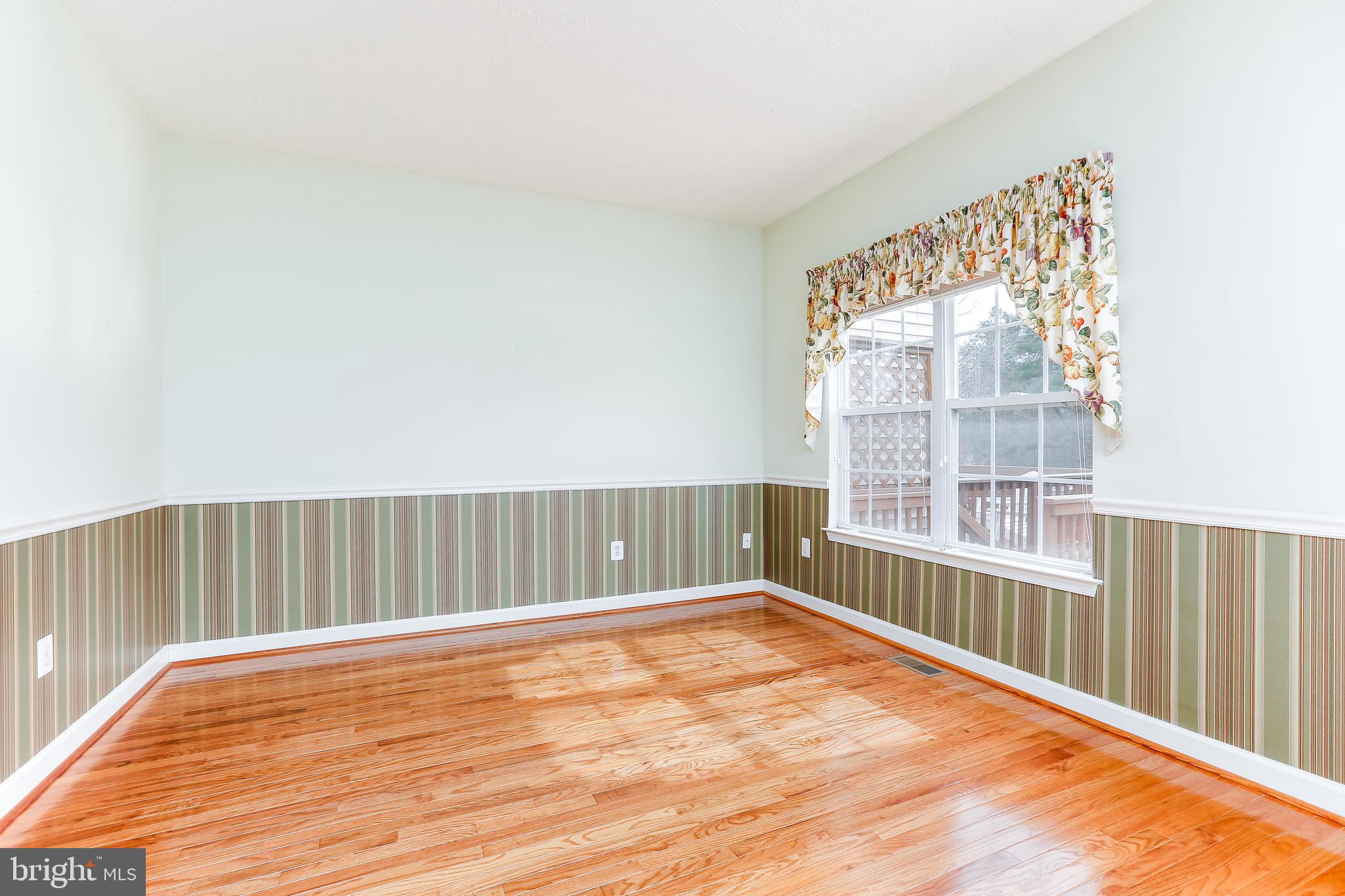 1365 Escapade Court Riva, MD 21140 - Photo 19 of 57 Large, table space area adjacent to kitchen