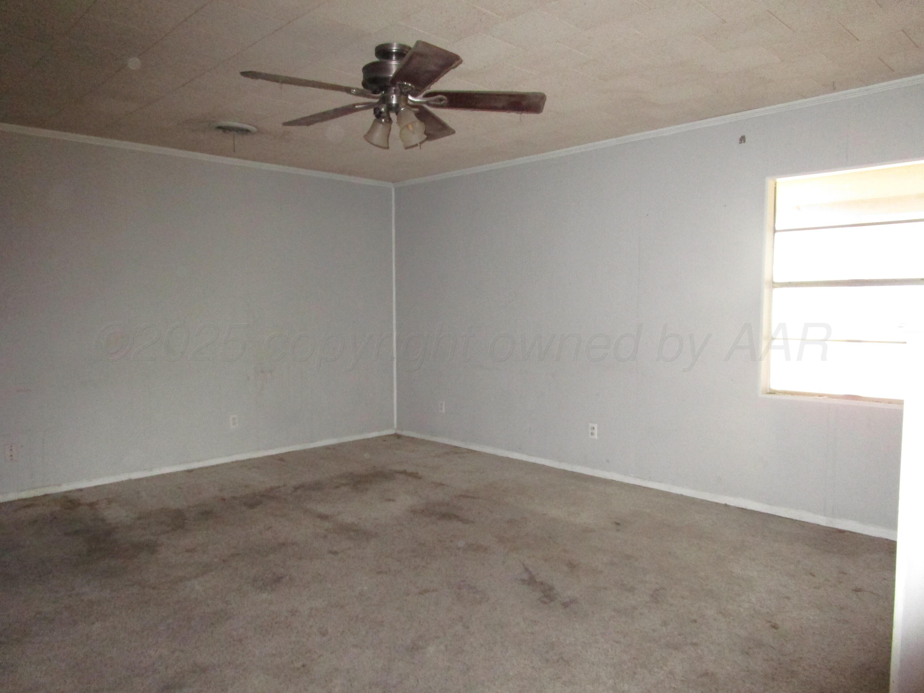 207 Chaparral Street Borger, TX 79007 - Photo 2 of 24 Living Room