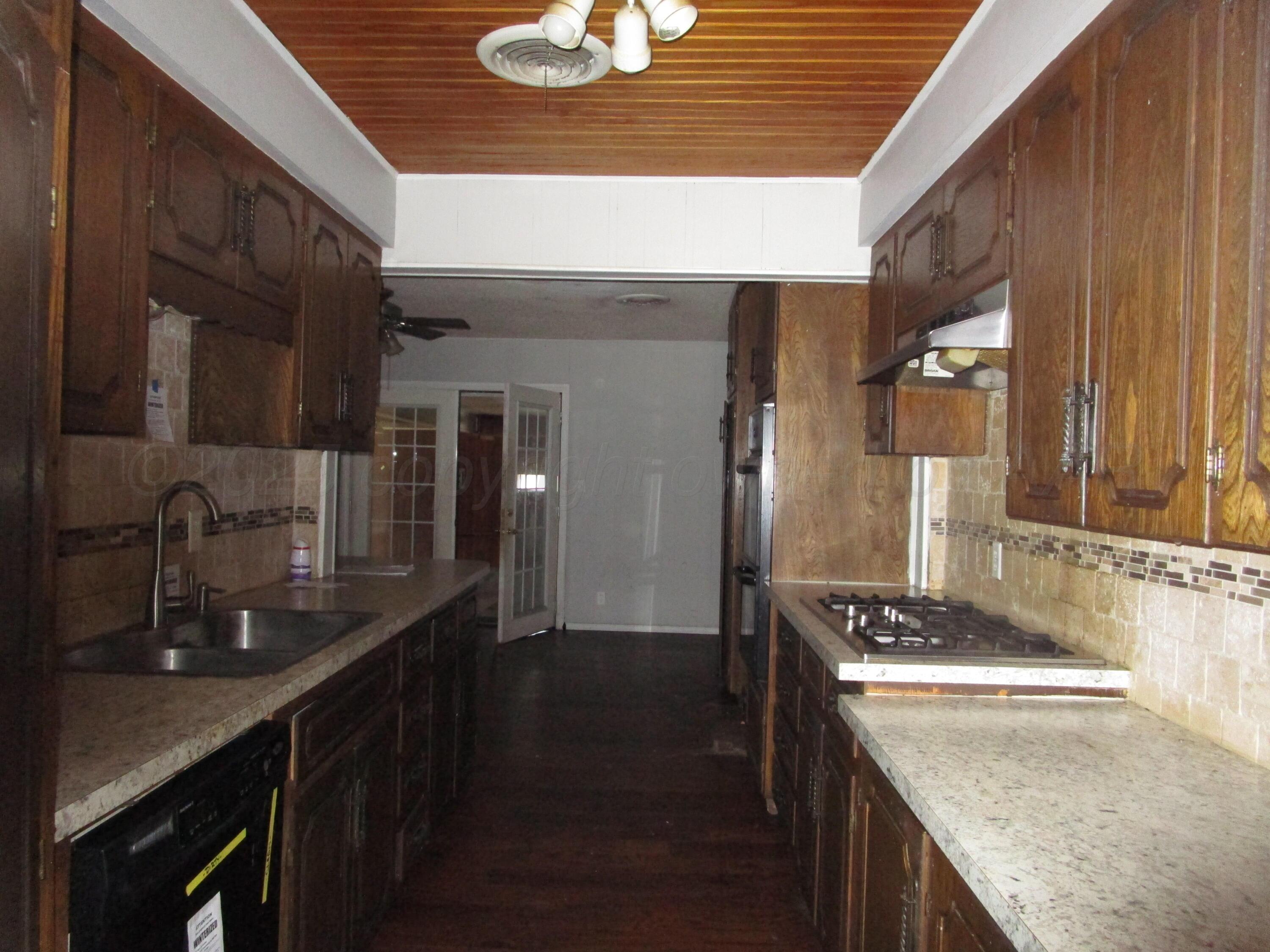 207 Chaparral Street Borger, TX 79007 - Photo 4 of 24 Kitchen