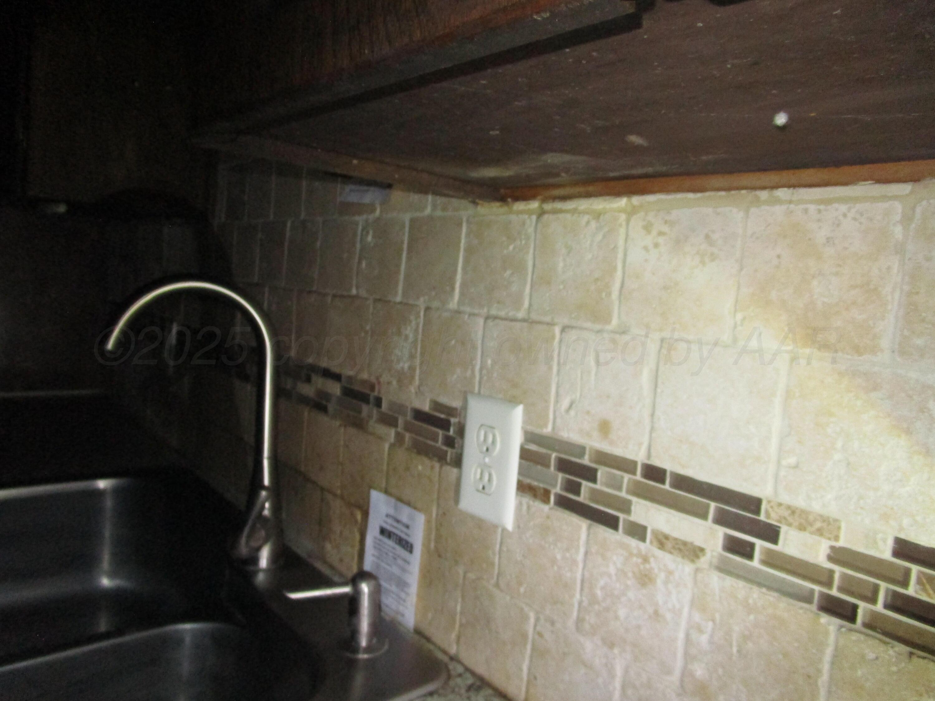 207 Chaparral Street Borger, TX 79007 - Photo 5 of 24 Backsplash