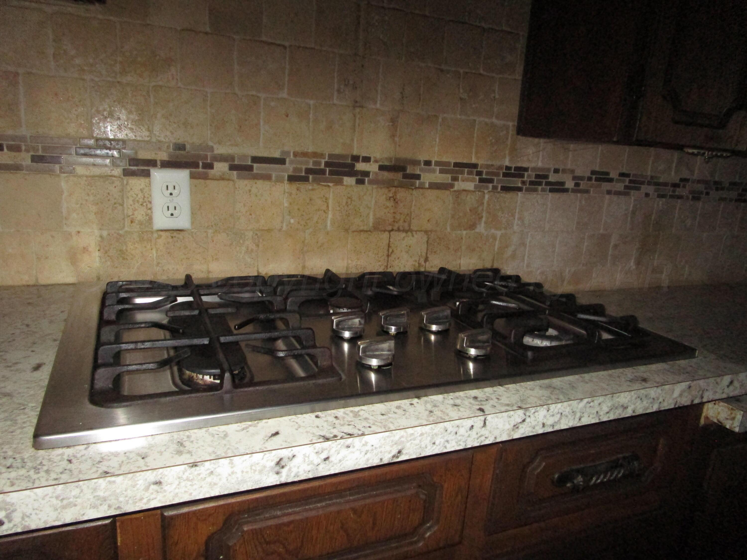 207 Chaparral Street Borger, TX 79007 - Photo 6 of 24 Gas Cooktop