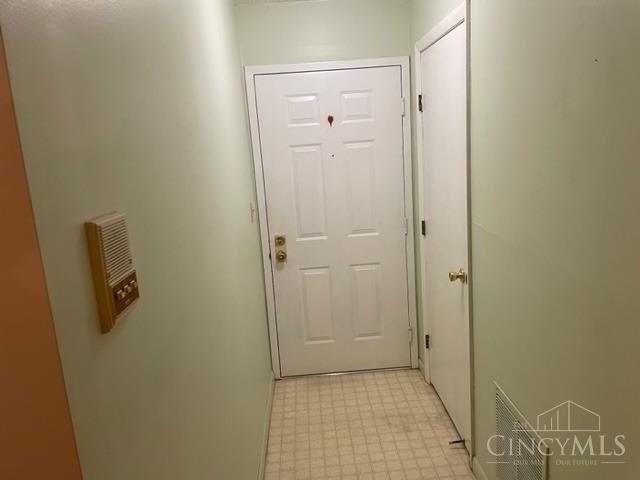 999 Cedar Ridge Drive, Unit 3 Cincinnati, OH 45245 - Photo 4 of 18 Gallery Image 4