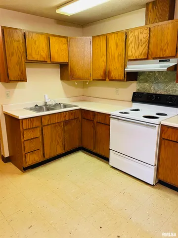 $280,000 | 612 3rd Avenue, Grand Tower, IL 62942