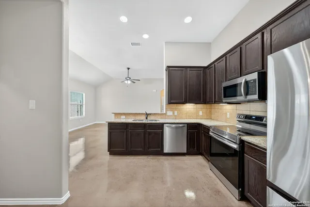 $1,250 | 139 Joanne Cove, New Braunfels, TX 78130