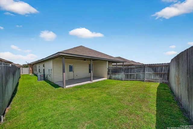 $1,250 | 139 Joanne Cove, New Braunfels, TX 78130