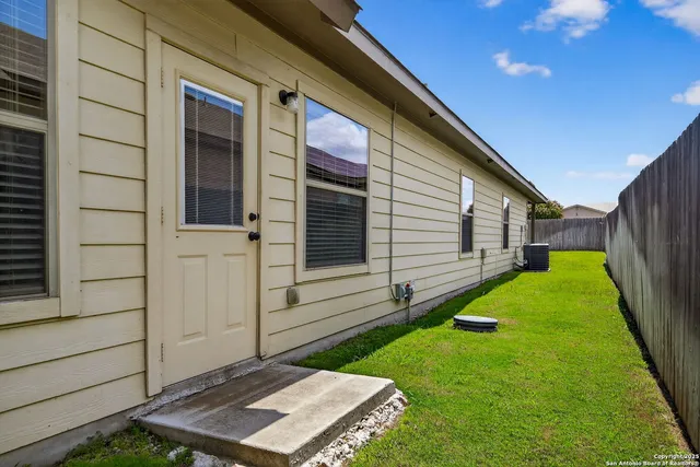 $1,250 | 139 Joanne Cove, New Braunfels, TX 78130