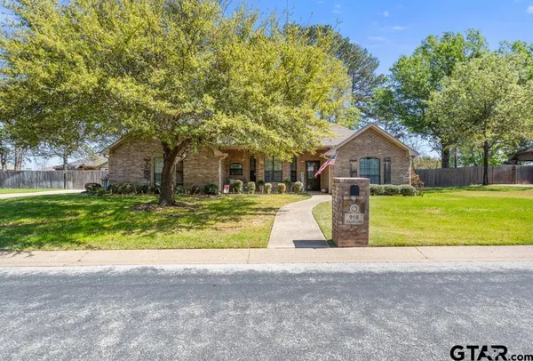 $349,000 | 918 Millstone Lane, Chandler, TX 75758