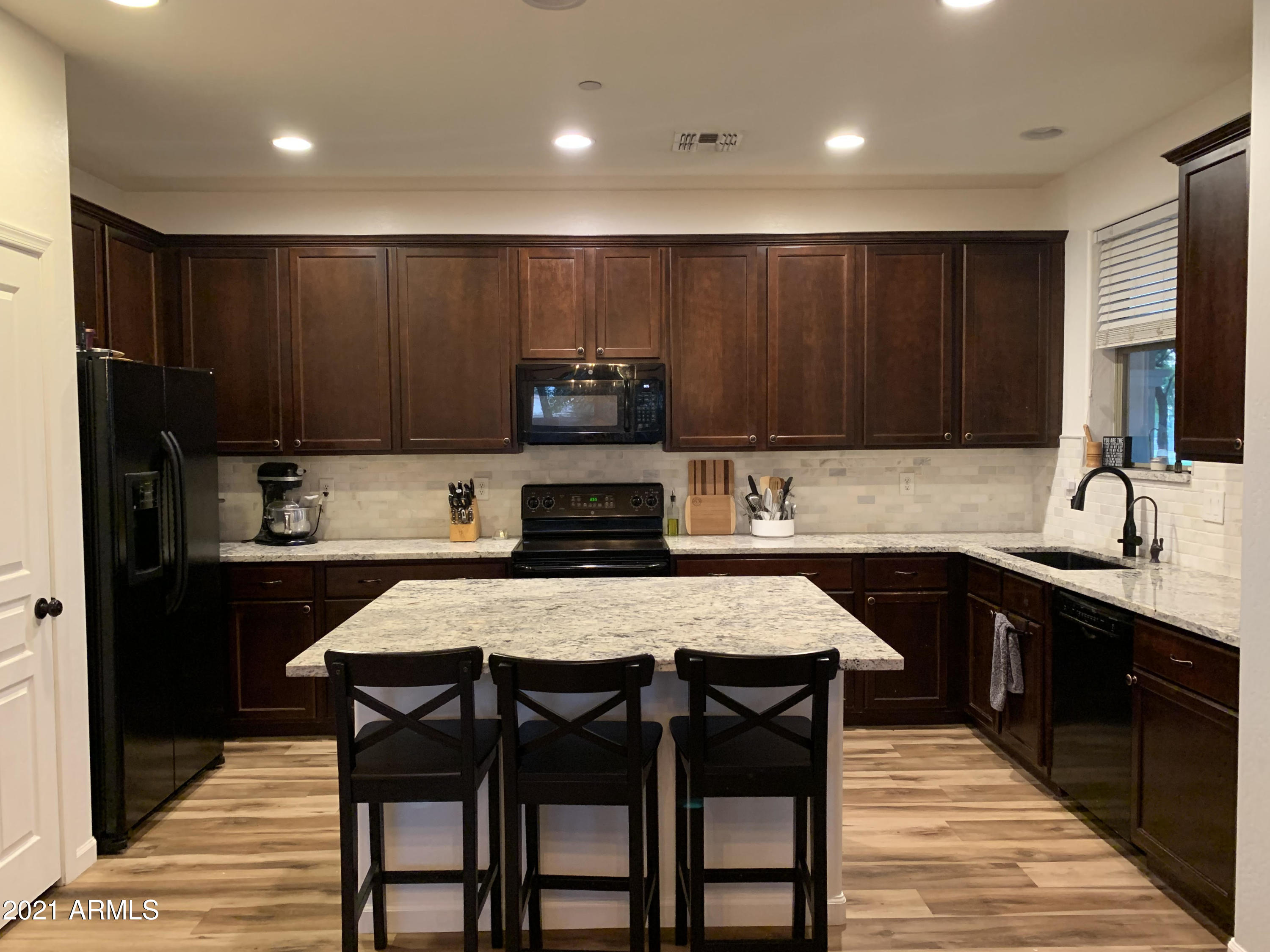 3917 South Rim Road Gilbert, AZ 85297 - Photo 3 of 12 Kitchen