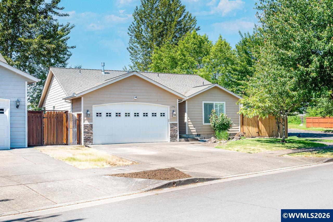 792 Northeast Trinity Street Albany, OR 97322 - Photo 1 of 34 Gallery Image 1