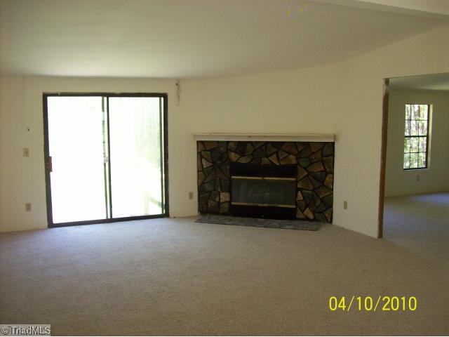 1593 Cid Road Lexington, NC 27292 - Photo 3 of 10 Den/Family/Great Room.