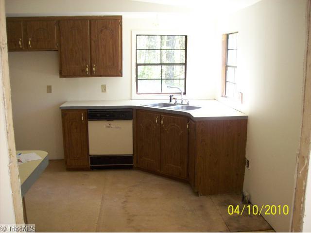1593 Cid Road Lexington, NC 27292 - Photo 5 of 10 Kitchen.