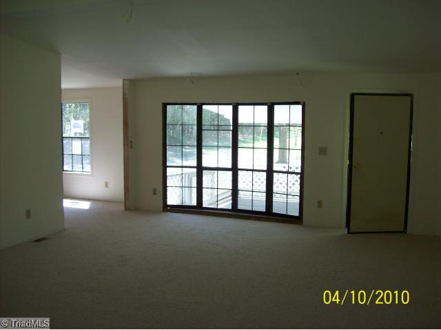 1593 Cid Road Lexington, NC 27292 - Photo 7 of 10 Living Room.